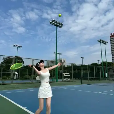 余娜